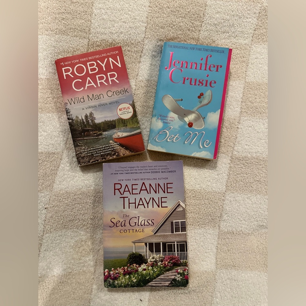 Set of 5 books- like new!